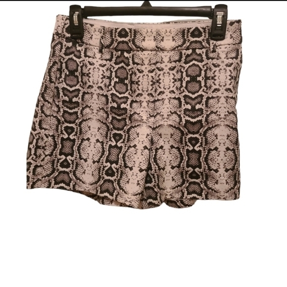 Express Midi High Waisted Stretch Snake Skin  Animal Print Shorts Women Size 2‎ - Picture 1 of 6